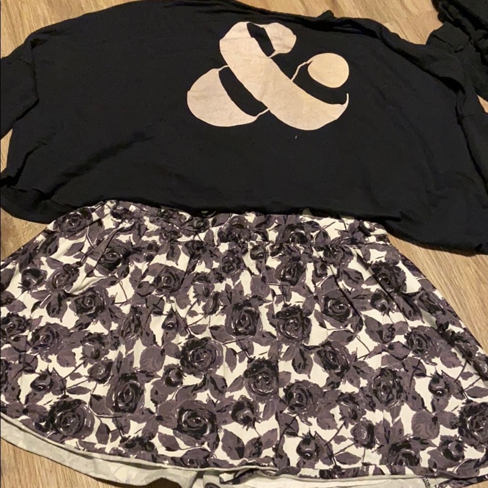 Forever 21 black and white print skirt size medium